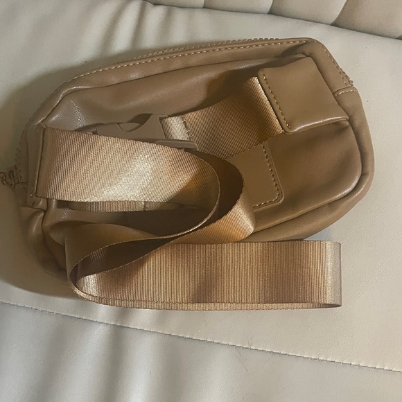 Steve Madden- Tan Faux leather belt bag- EUC - Picture 7 of 9